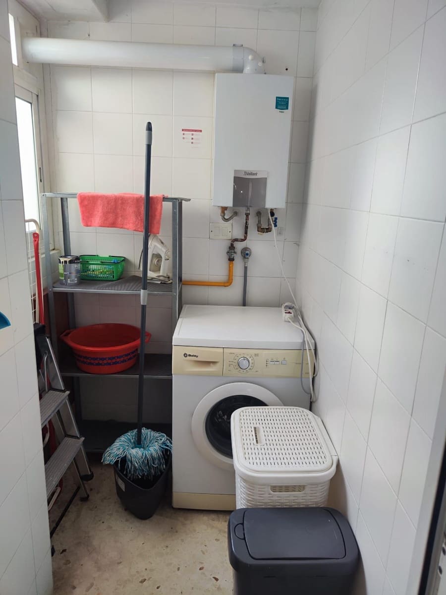 2 bedroom Flat for rent in Valencia city - € 1,100 (Ref: 10041261)