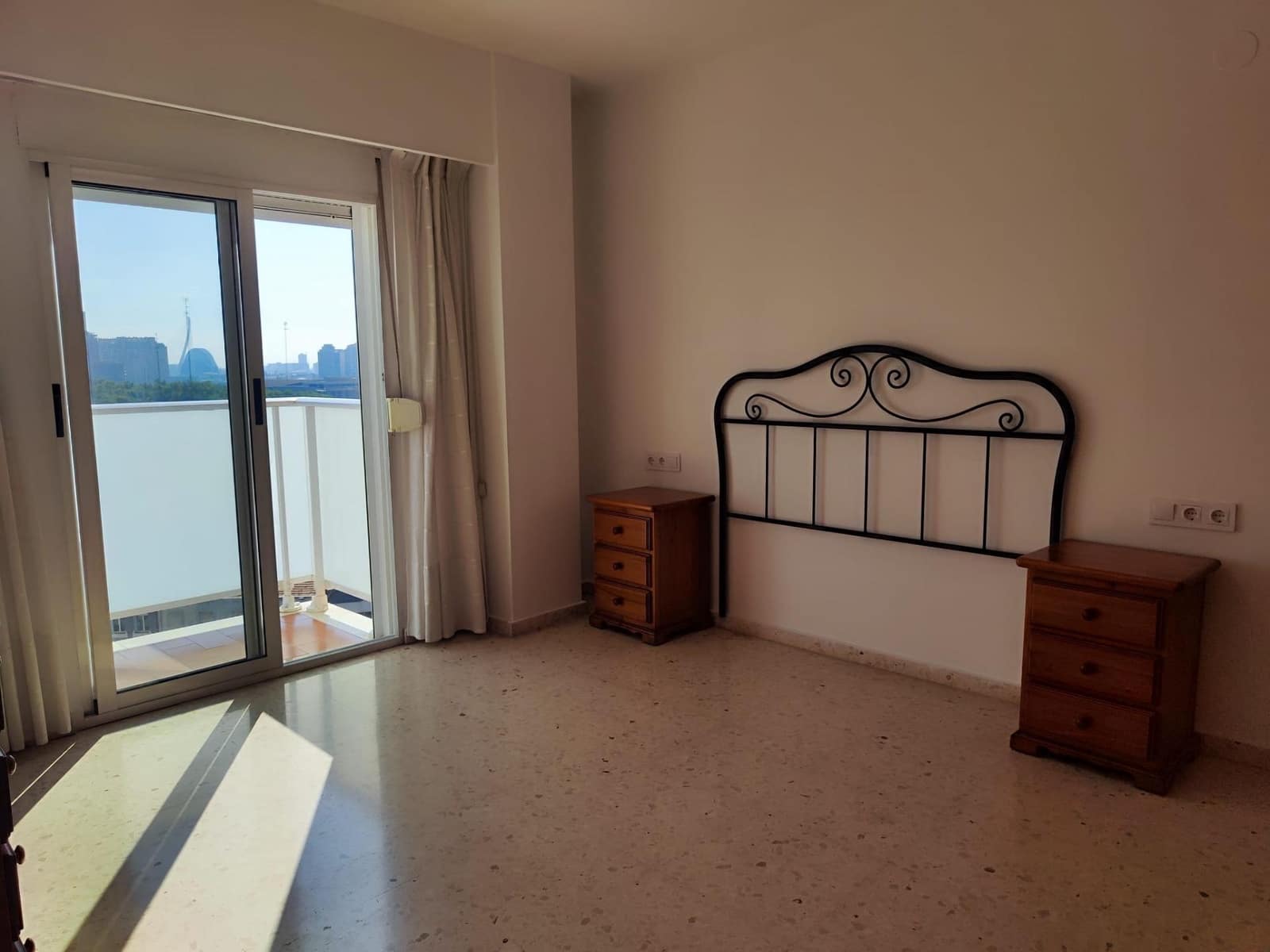 2 bedroom Flat for rent in Valencia city - € 1,100 (Ref: 10041261)