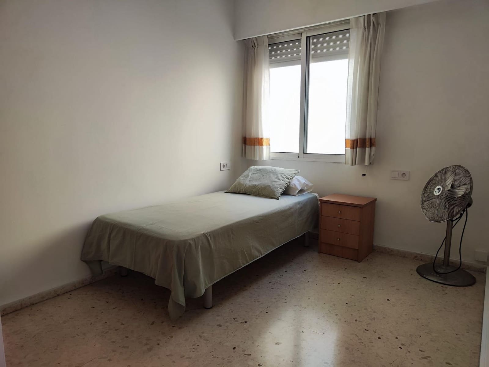 2 bedroom Flat for rent in Valencia city - € 1,100 (Ref: 10041261)