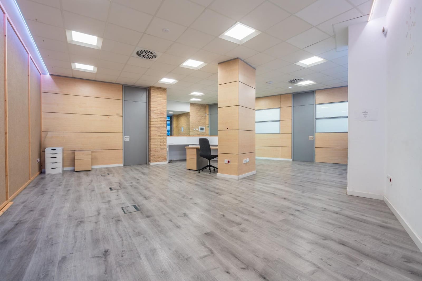 Komercyjne do wynajęcia w Miasto Walencja - 5 000 € (Ref: 10041263)