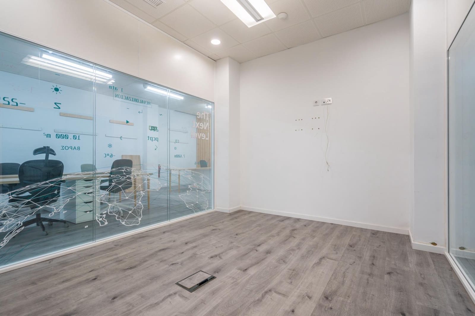 Komercyjne do wynajęcia w Miasto Walencja - 5 000 € (Ref: 10041263)