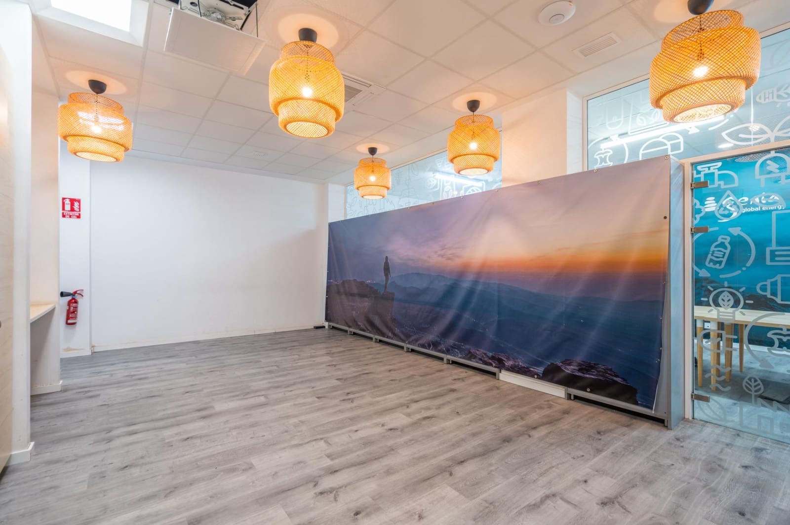 Komercyjne do wynajęcia w Miasto Walencja - 5 000 € (Ref: 10041263)