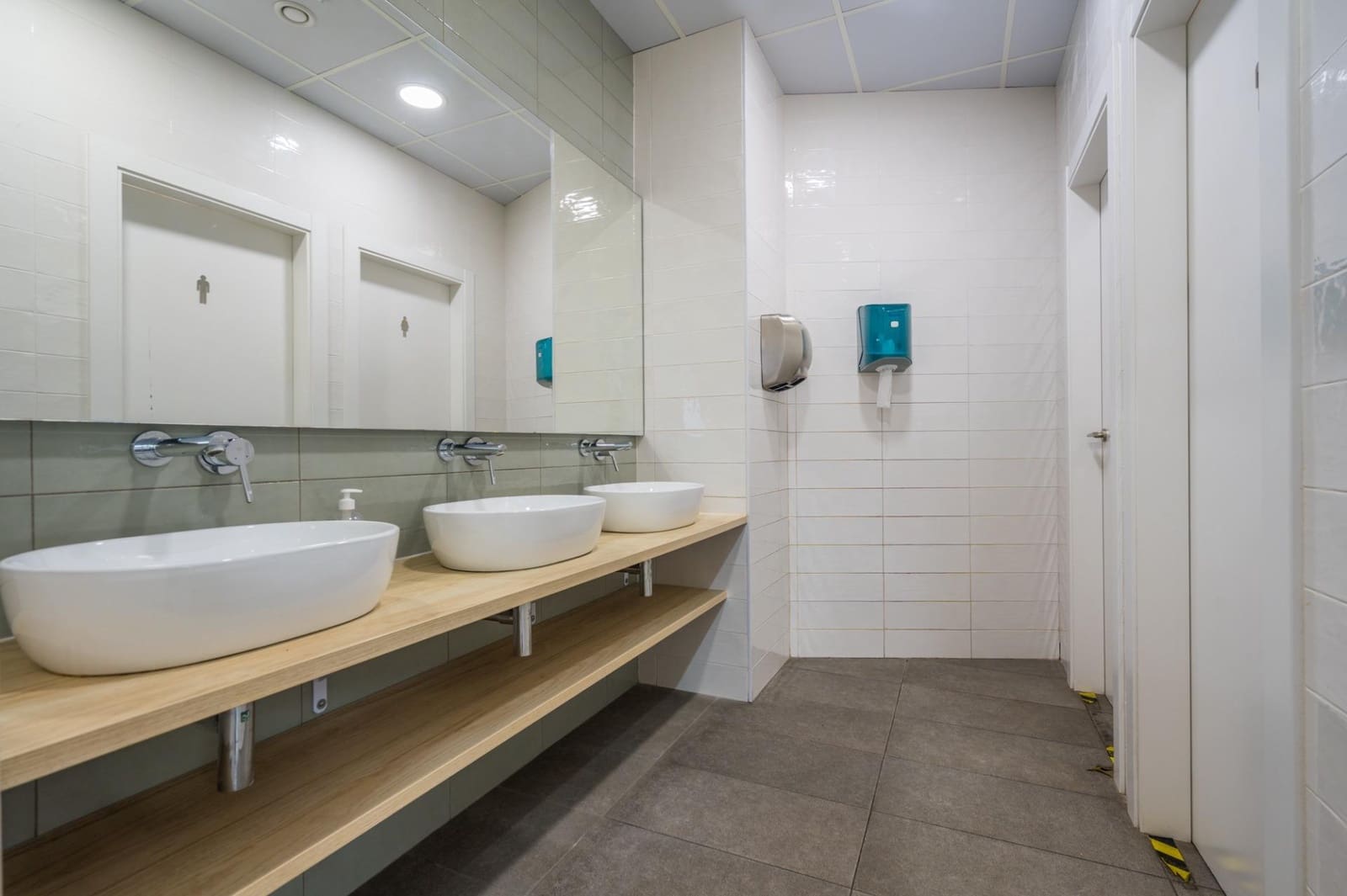 Komercyjne do wynajęcia w Miasto Walencja - 5 000 € (Ref: 10041263)