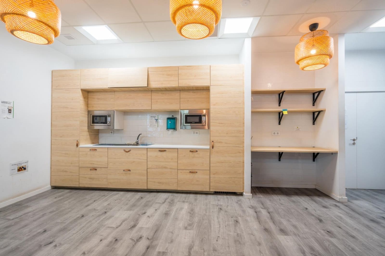 Komercyjne do wynajęcia w Miasto Walencja - 5 000 € (Ref: 10041263)