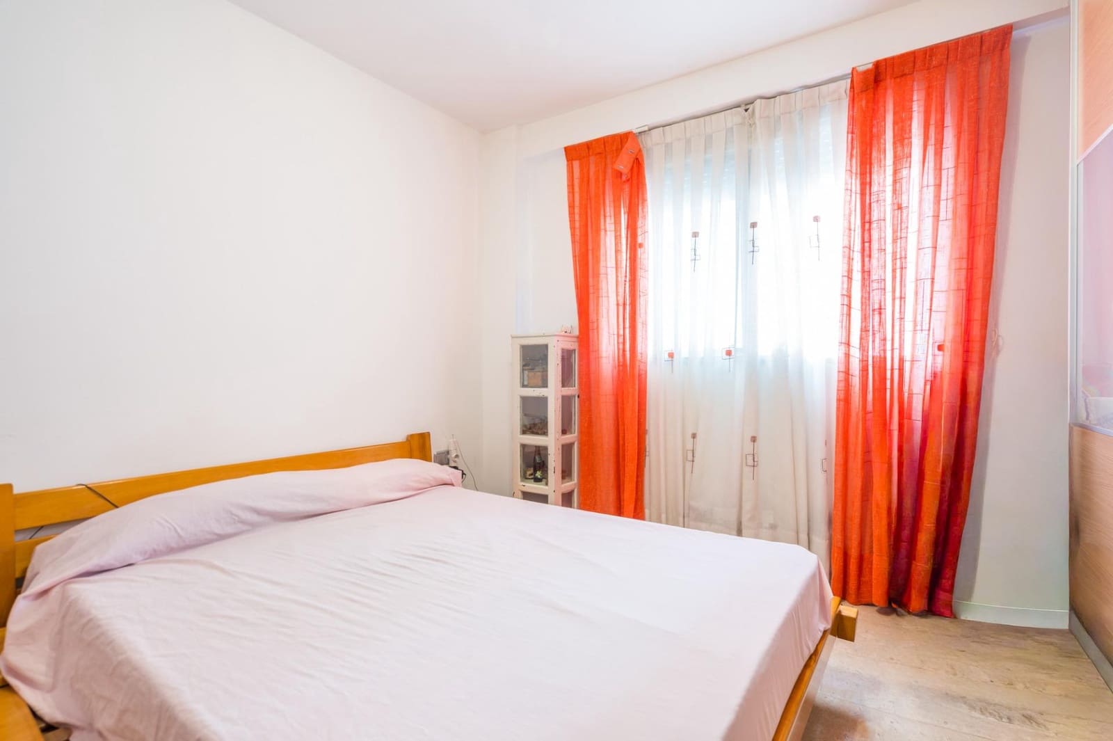3 bedroom Flat for sale in Valencia city - € 160,000 (Ref: 10076582)