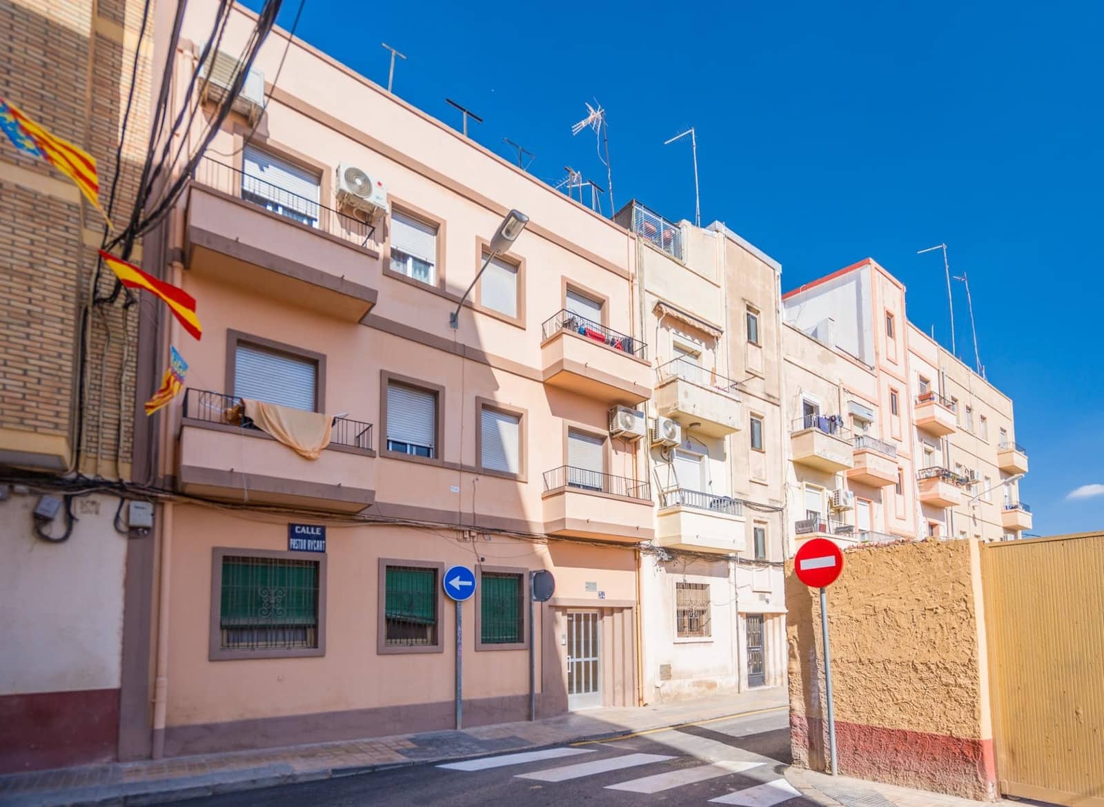 3 bedroom Flat for sale in Valencia city - € 160,000 (Ref: 10076582)