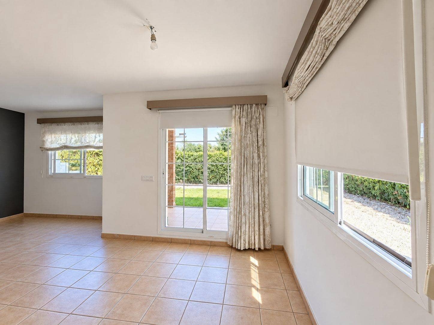 3 makuuhuone Paritalo myytävänä paikassa La Pobla de Vallbona mukana uima-altaan - 360 000 € (Ref: 10086350)