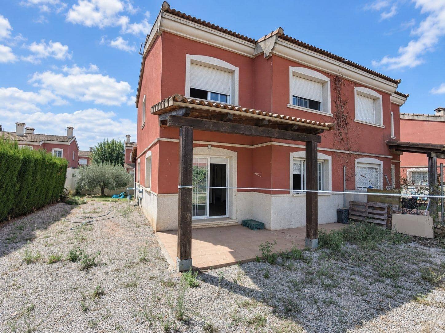 3 makuuhuone Paritalo myytävänä paikassa La Pobla de Vallbona mukana uima-altaan - 360 000 € (Ref: 10086350)