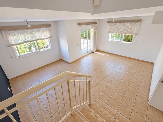 3 makuuhuone Paritalo myytävänä paikassa La Pobla de Vallbona mukana uima-altaan - 360 000 € (Ref: 10086350)