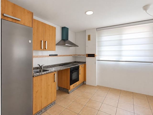 3 makuuhuone Paritalo myytävänä paikassa La Pobla de Vallbona mukana uima-altaan - 360 000 € (Ref: 10086350)