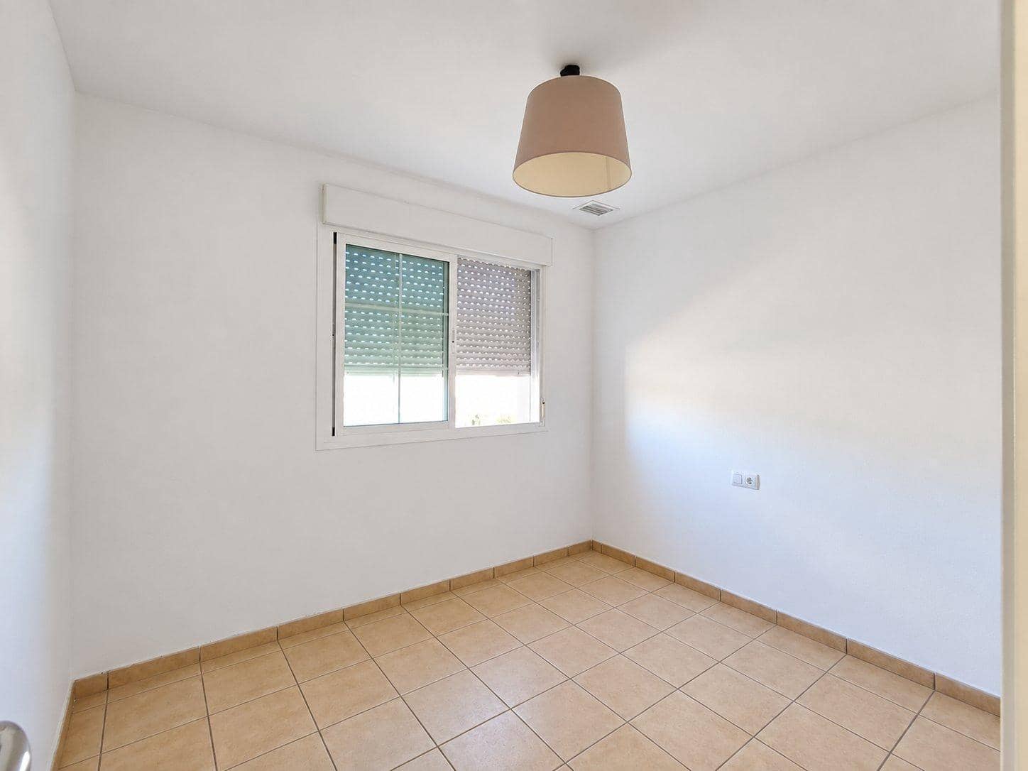 3 makuuhuone Paritalo myytävänä paikassa La Pobla de Vallbona mukana uima-altaan - 360 000 € (Ref: 10086350)