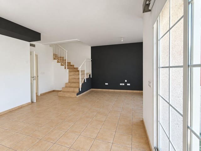 3 makuuhuone Paritalo myytävänä paikassa La Pobla de Vallbona mukana uima-altaan - 360 000 € (Ref: 10086350)