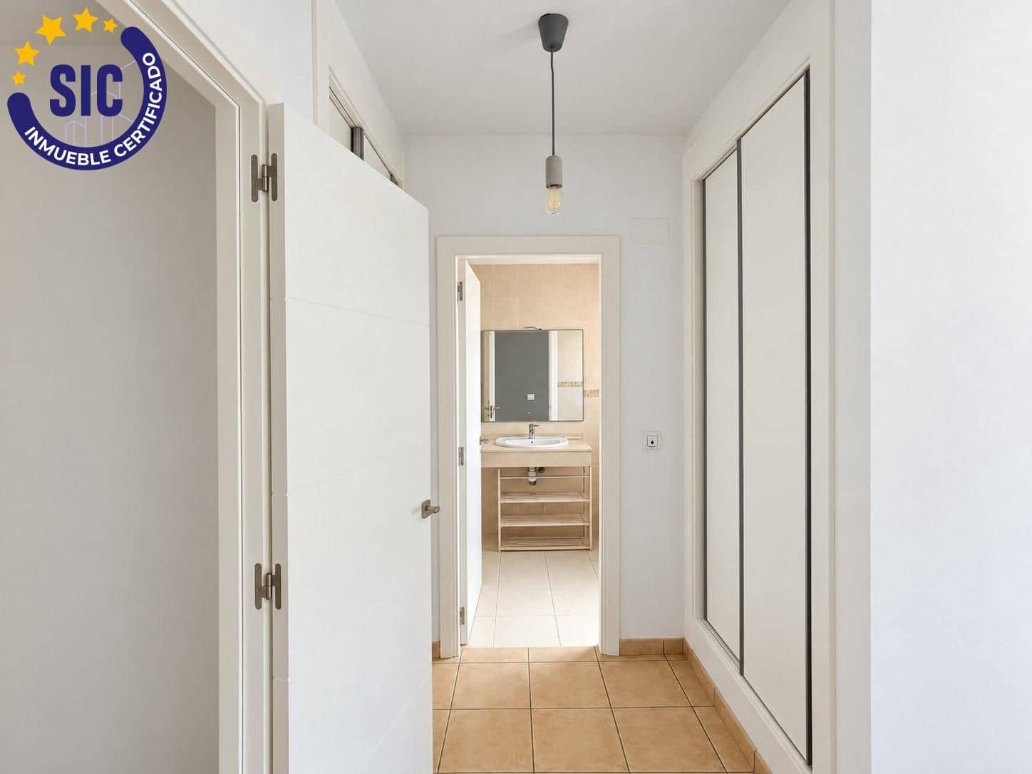 3 bedroom Semi-detached Villa for sale in La Pobla de Vallbona with pool - € 360,000 (Ref: 10086350)