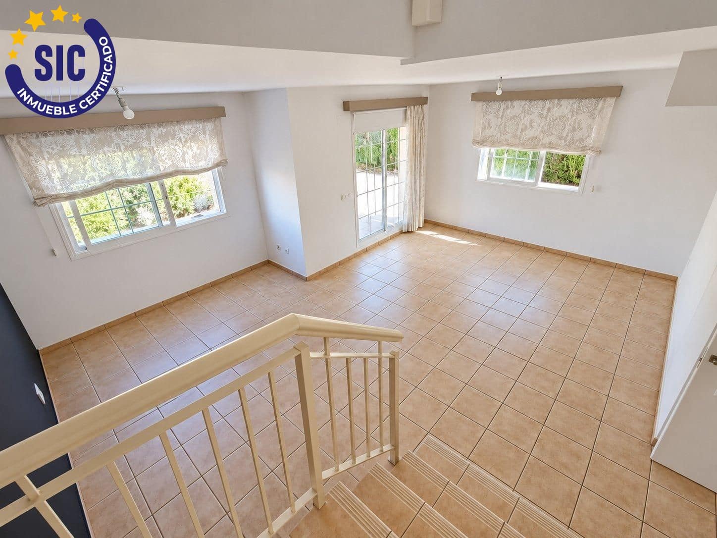 3 bedroom Semi-detached Villa for sale in La Pobla de Vallbona with pool - € 360,000 (Ref: 10086350)