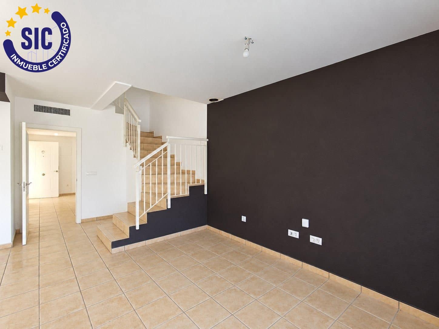 3 bedroom Semi-detached Villa for sale in La Pobla de Vallbona with pool - € 360,000 (Ref: 10086350)