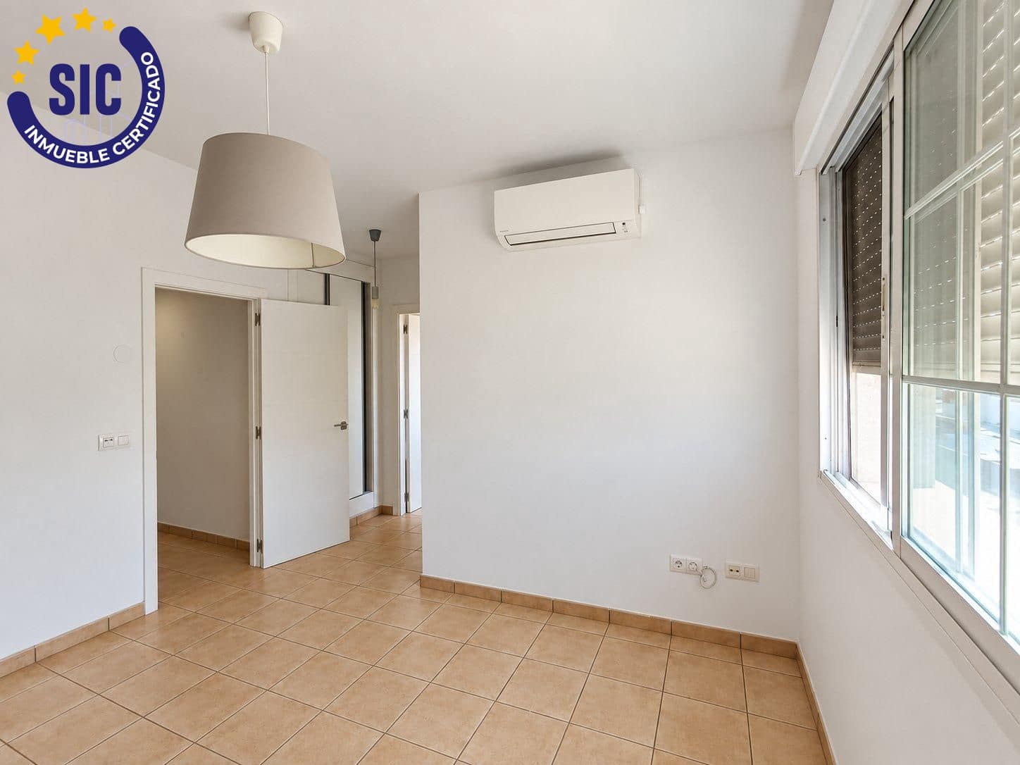 3 bedroom Semi-detached Villa for sale in La Pobla de Vallbona with pool - € 360,000 (Ref: 10086350)
