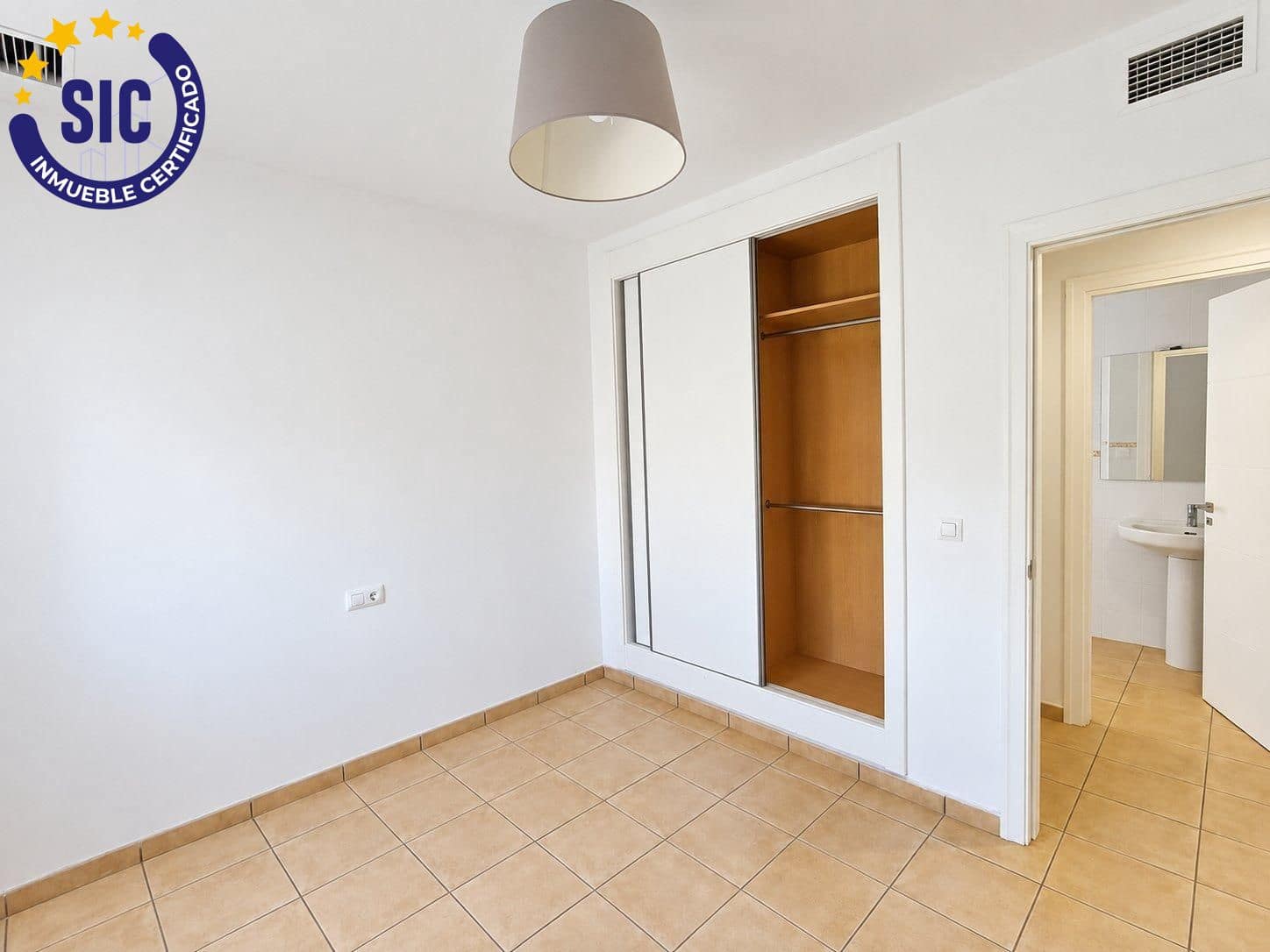 3 bedroom Semi-detached Villa for sale in La Pobla de Vallbona with pool - € 360,000 (Ref: 10086350)