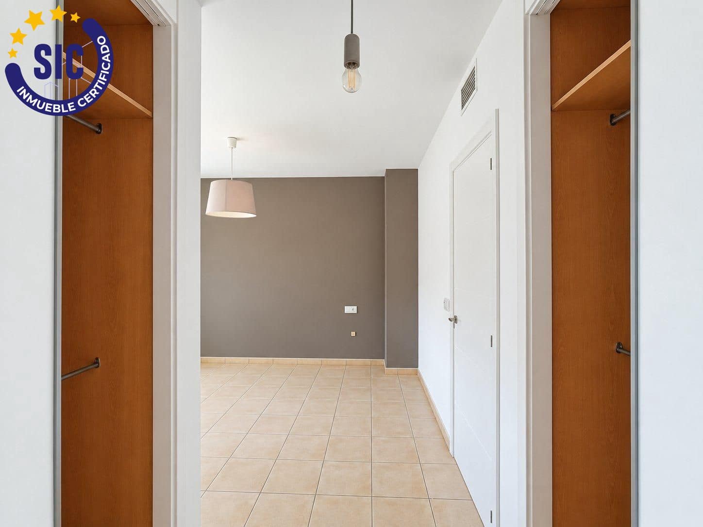 3 bedroom Semi-detached Villa for sale in La Pobla de Vallbona with pool - € 360,000 (Ref: 10086350)