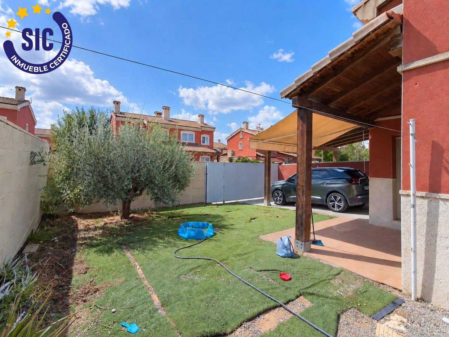 3 bedroom Semi-detached Villa for sale in La Pobla de Vallbona with pool - € 360,000 (Ref: 10086350)