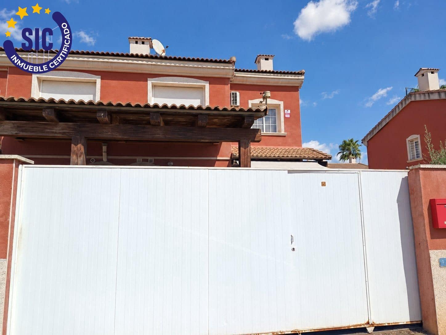 3 bedroom Semi-detached Villa for sale in La Pobla de Vallbona with pool - € 360,000 (Ref: 10086350)