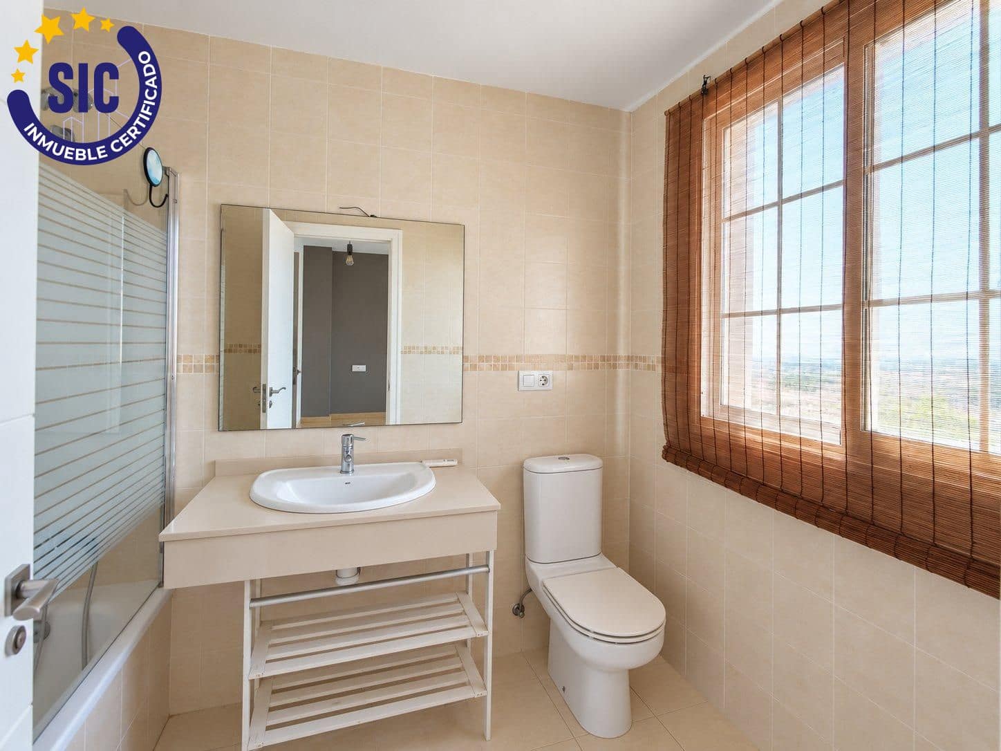 3 bedroom Semi-detached Villa for sale in La Pobla de Vallbona with pool - € 360,000 (Ref: 10086350)