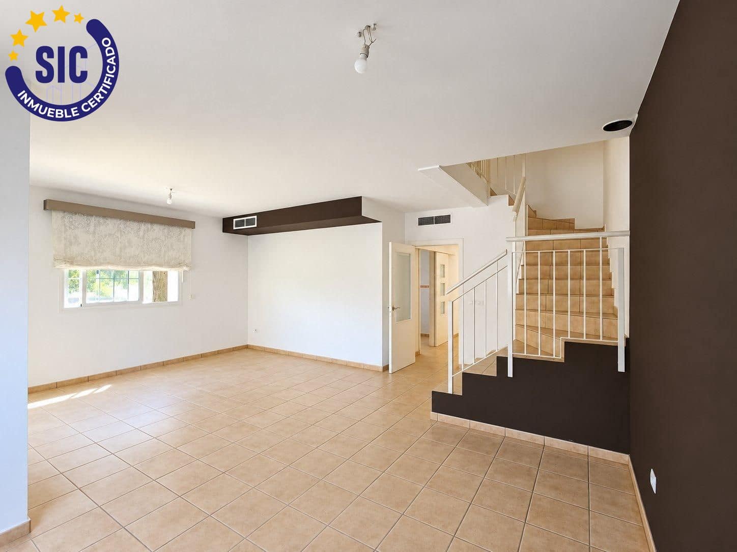 3 bedroom Semi-detached Villa for sale in La Pobla de Vallbona with pool - € 360,000 (Ref: 10086350)