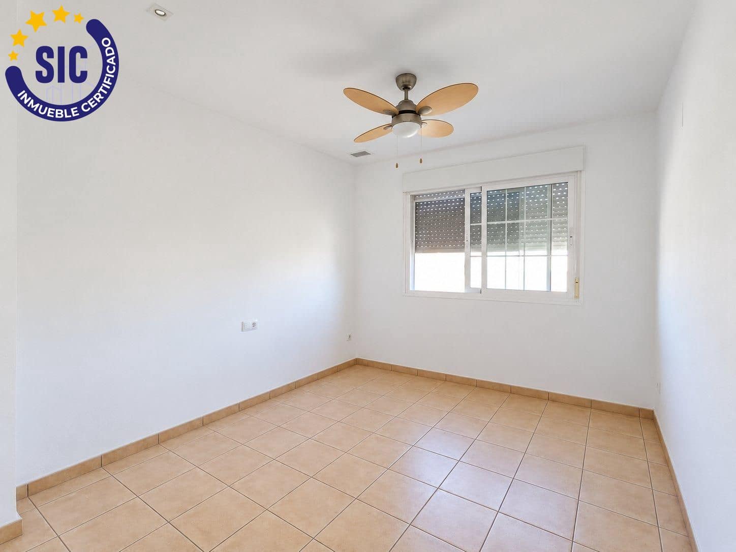3 bedroom Semi-detached Villa for sale in La Pobla de Vallbona with pool - € 360,000 (Ref: 10086350)