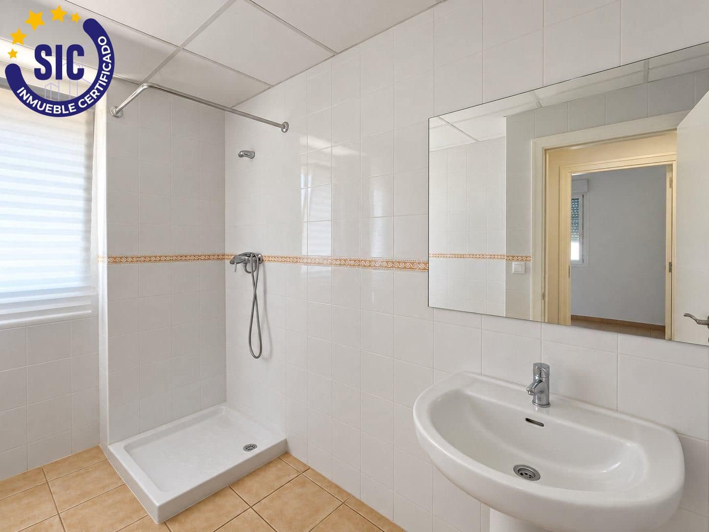 3 bedroom Semi-detached Villa for sale in La Pobla de Vallbona with pool - € 360,000 (Ref: 10086350)