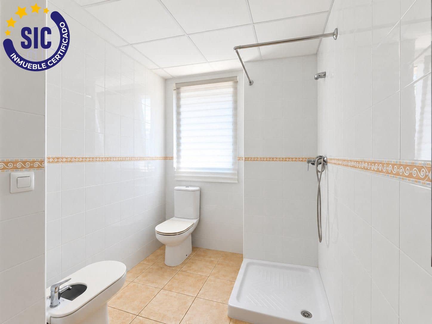 3 bedroom Semi-detached Villa for sale in La Pobla de Vallbona with pool - € 360,000 (Ref: 10086350)