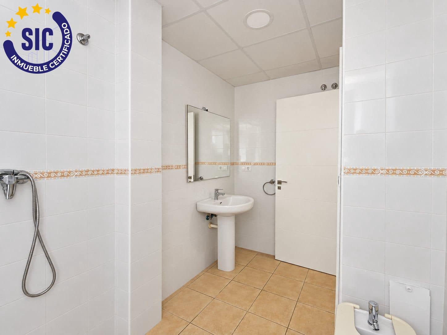 3 bedroom Semi-detached Villa for sale in La Pobla de Vallbona with pool - € 360,000 (Ref: 10086350)