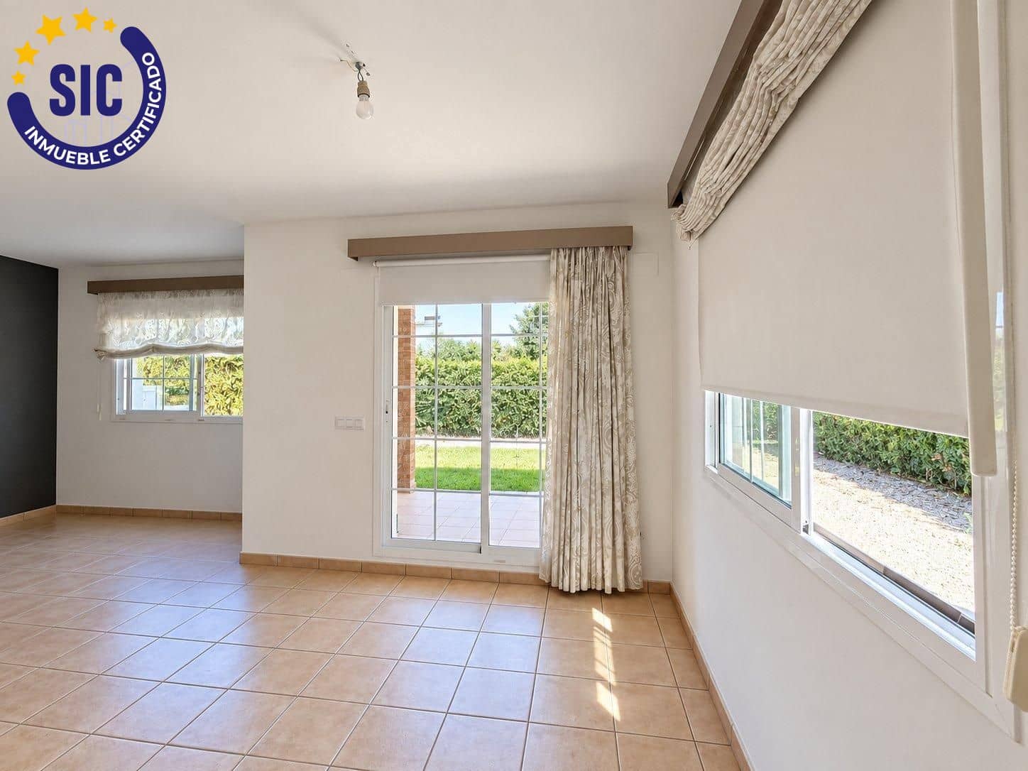 3 bedroom Semi-detached Villa for sale in La Pobla de Vallbona with pool - € 360,000 (Ref: 10086350)