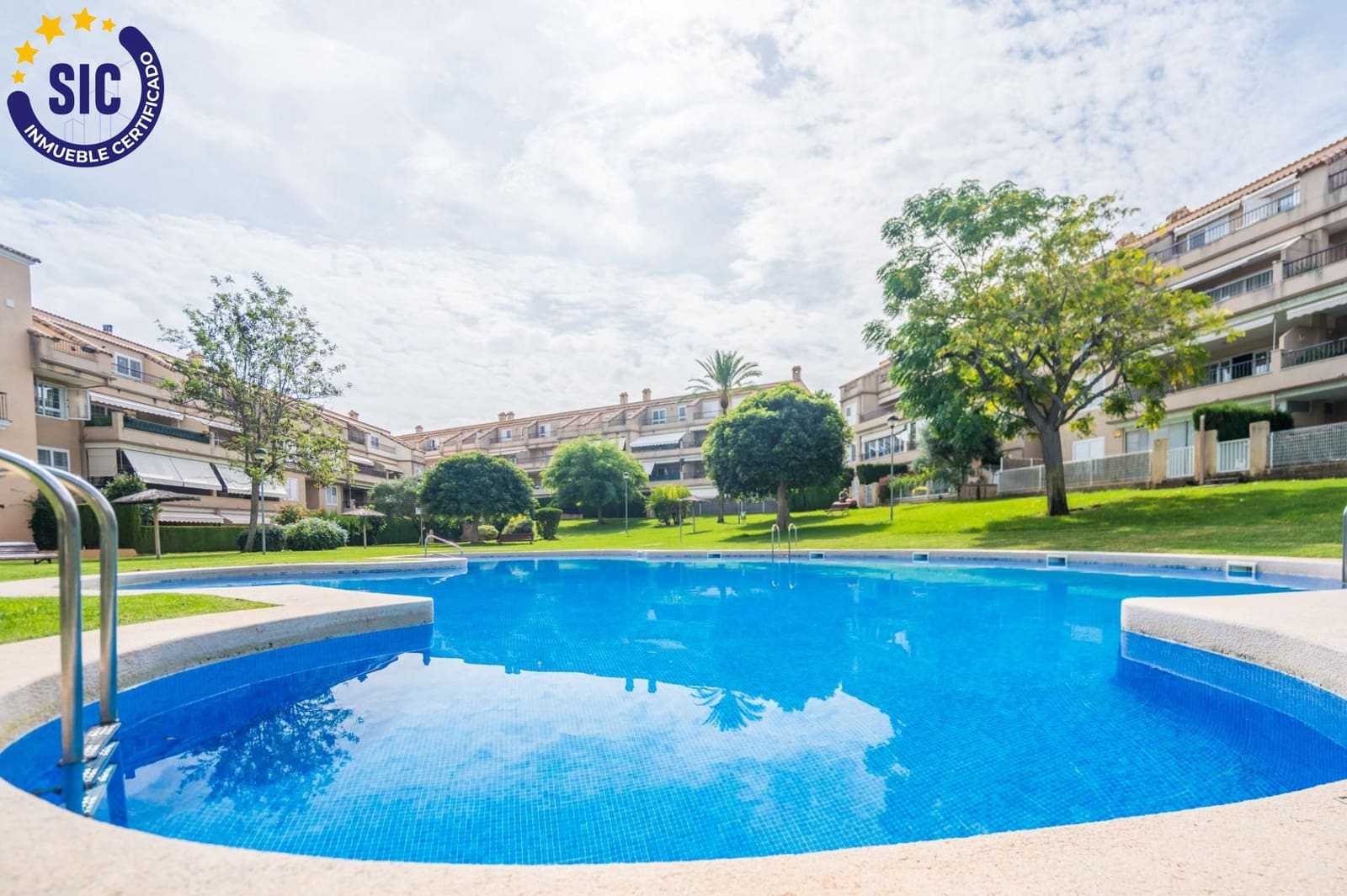 2 bedroom Flat for sale in Betera with pool garage - € 380,000 (Ref: 10131798)