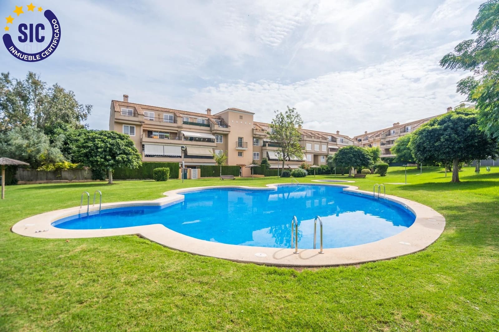 2 bedroom Flat for sale in Betera with pool garage - € 380,000 (Ref: 10131798)