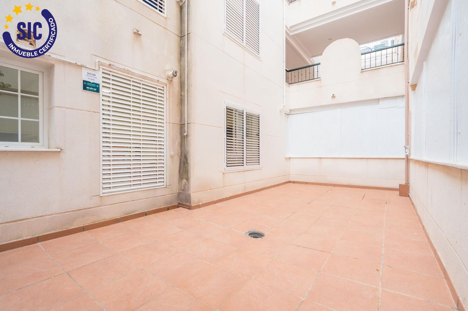 2 bedroom Flat for sale in Betera with pool garage - € 380,000 (Ref: 10131798)