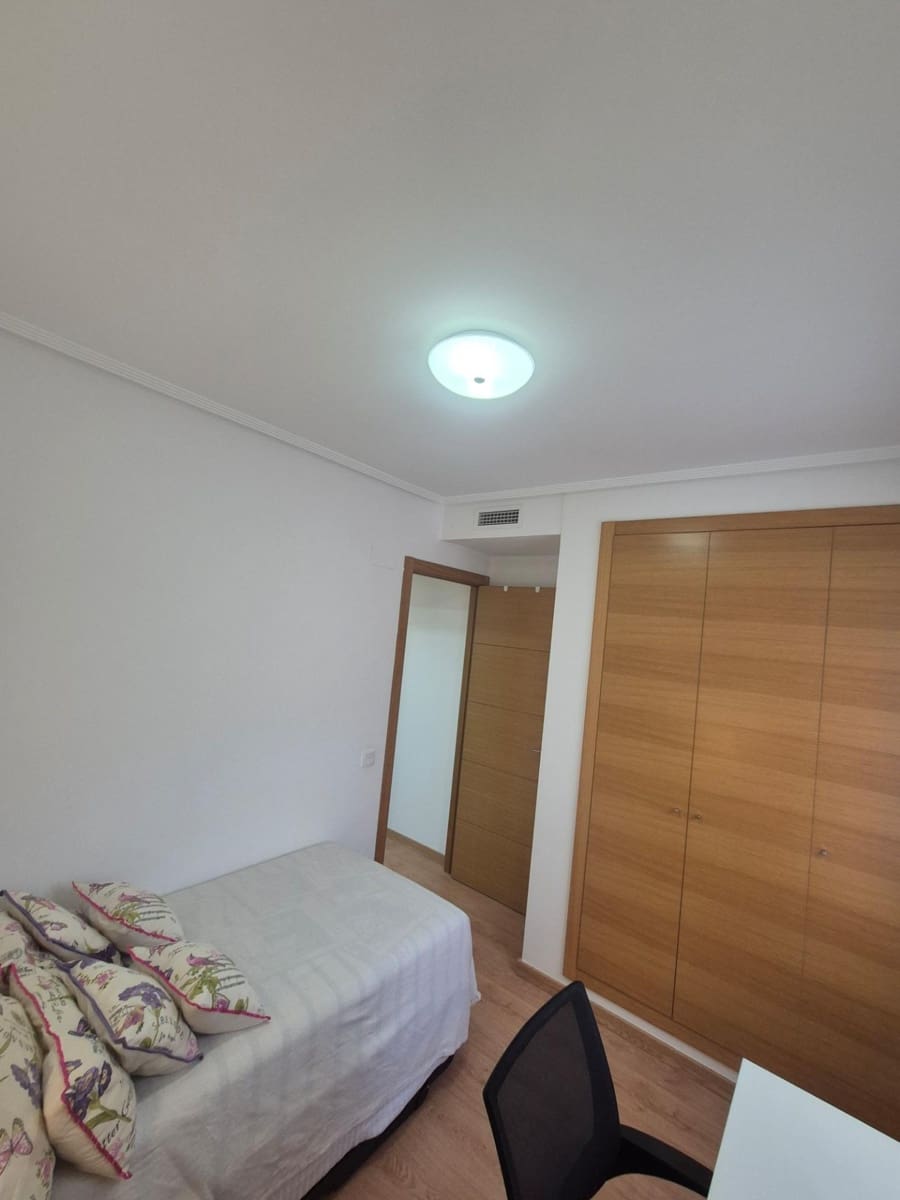 2 soveværelse Penthouse til leje i Valencia by med swimmingpool garage - € 1.900 (Ref: 10173842)
