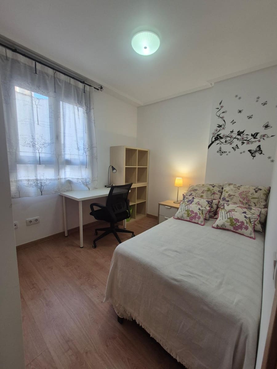 2 soveværelse Penthouse til leje i Valencia by med swimmingpool garage - € 1.900 (Ref: 10173842)