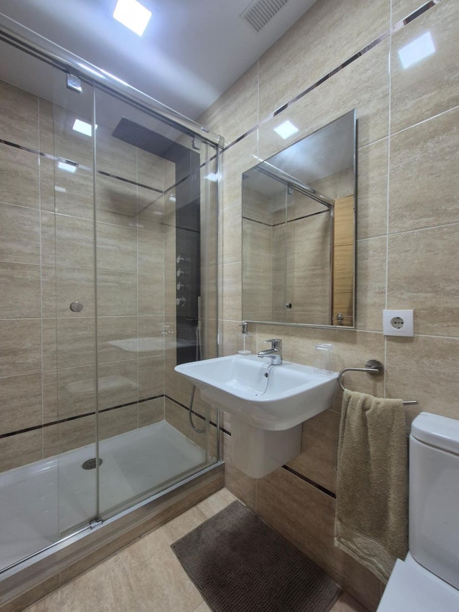 2 soveværelse Penthouse til leje i Valencia by med swimmingpool garage - € 1.900 (Ref: 10173842)