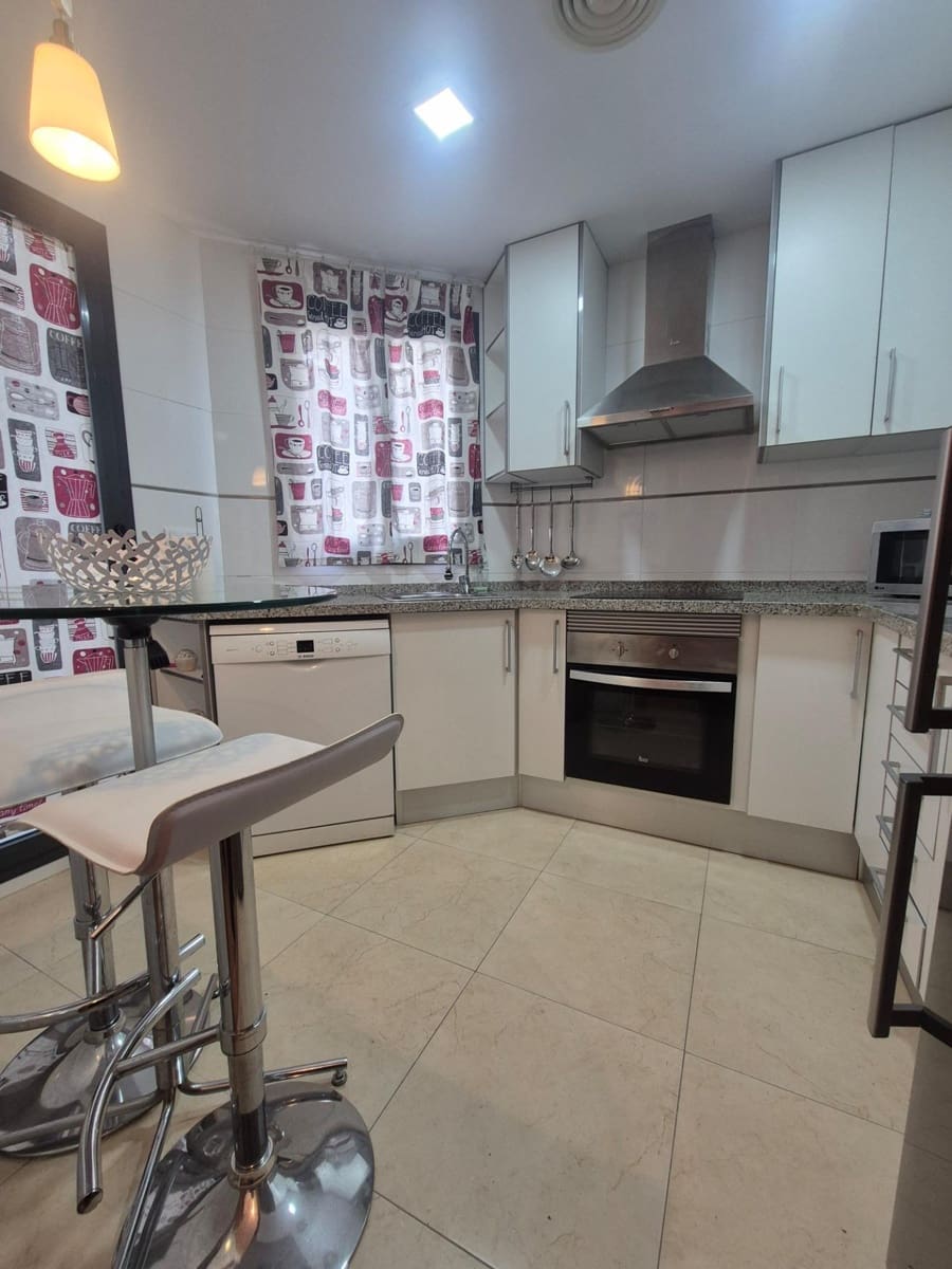 2 soveværelse Penthouse til leje i Valencia by med swimmingpool garage - € 1.900 (Ref: 10173842)