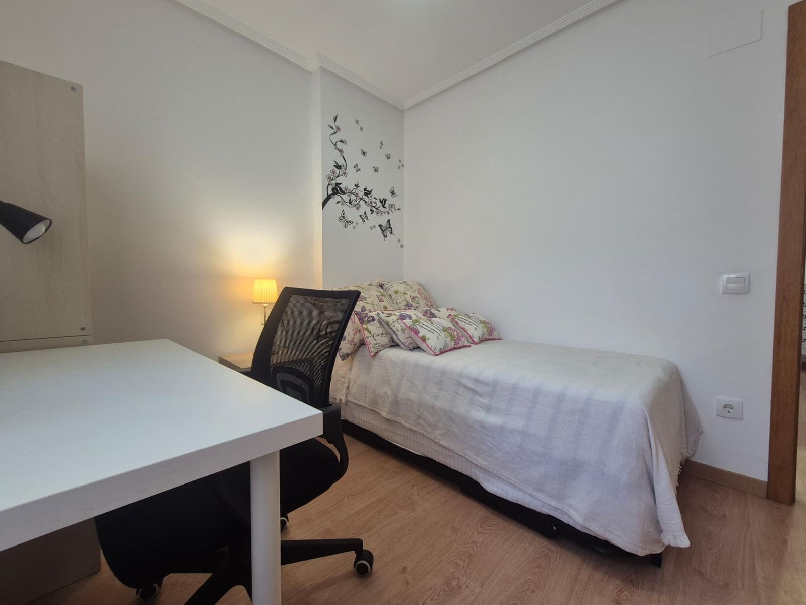 2 soveværelse Penthouse til leje i Valencia by med swimmingpool garage - € 1.900 (Ref: 10173842)