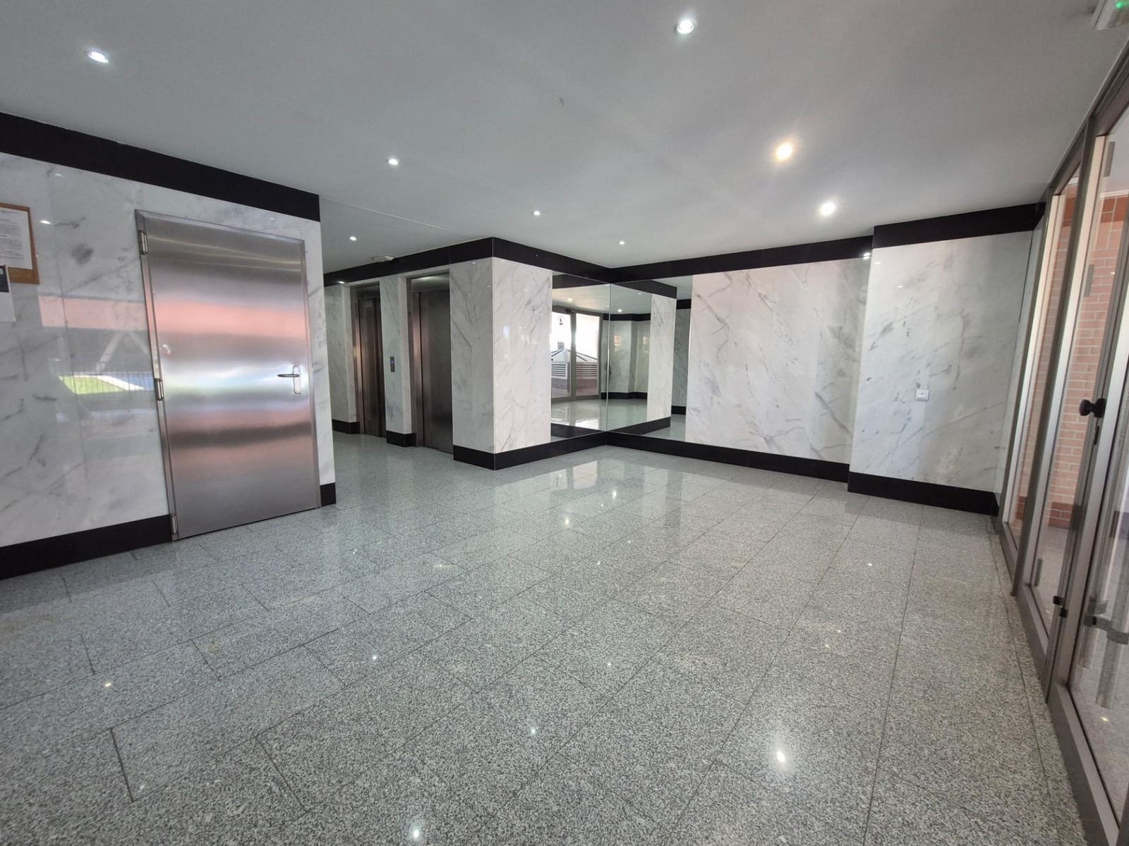 2 soveværelse Penthouse til leje i Valencia by med swimmingpool garage - € 1.900 (Ref: 10173842)