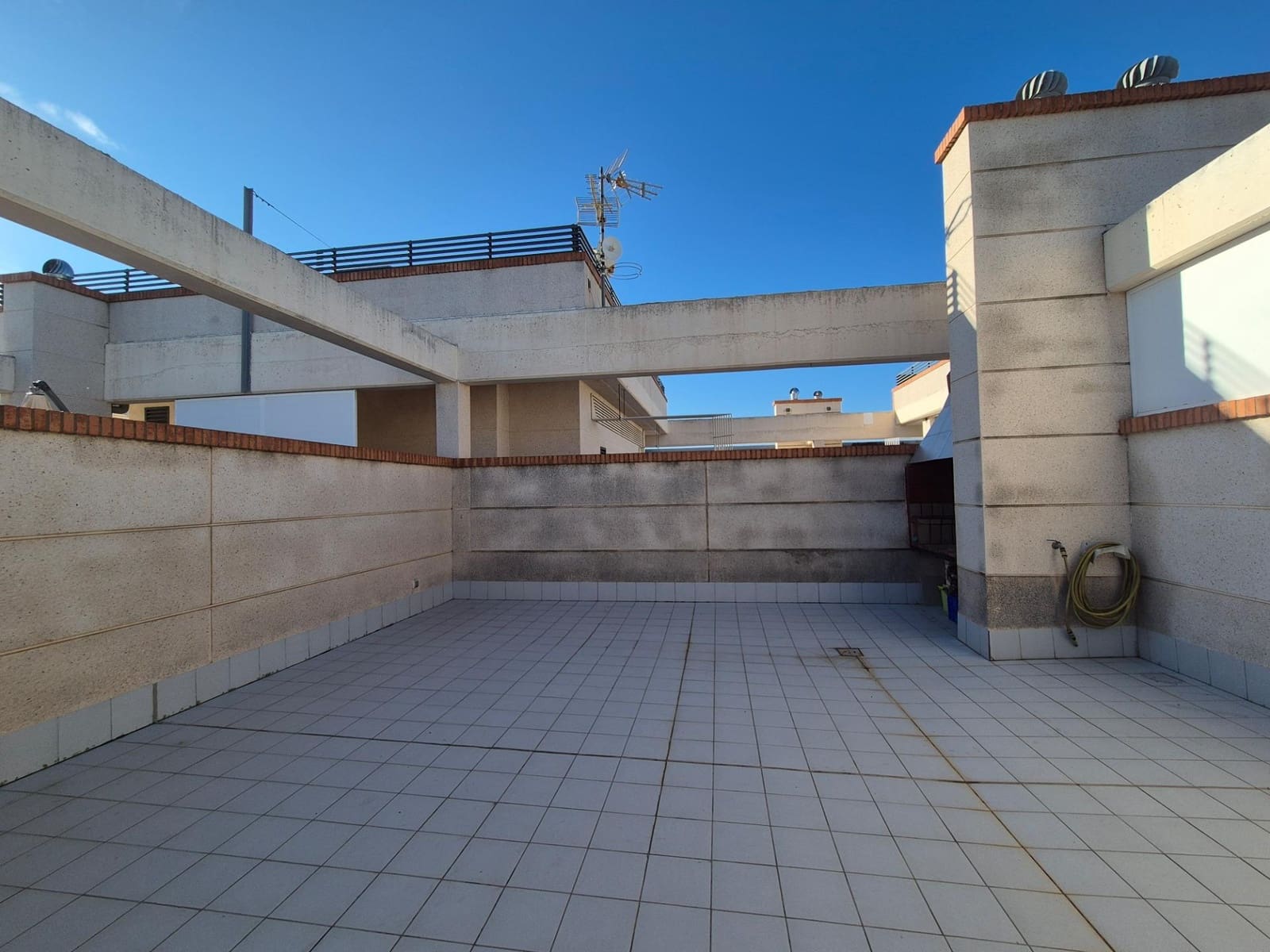 2 soveværelse Penthouse til leje i Valencia by med swimmingpool garage - € 1.900 (Ref: 10173842)