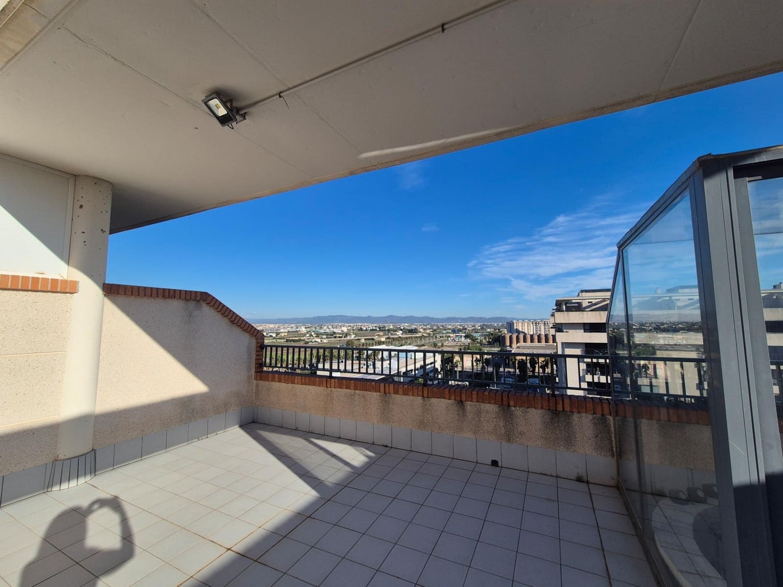 2 soveværelse Penthouse til leje i Valencia by med swimmingpool garage - € 1.900 (Ref: 10173842)