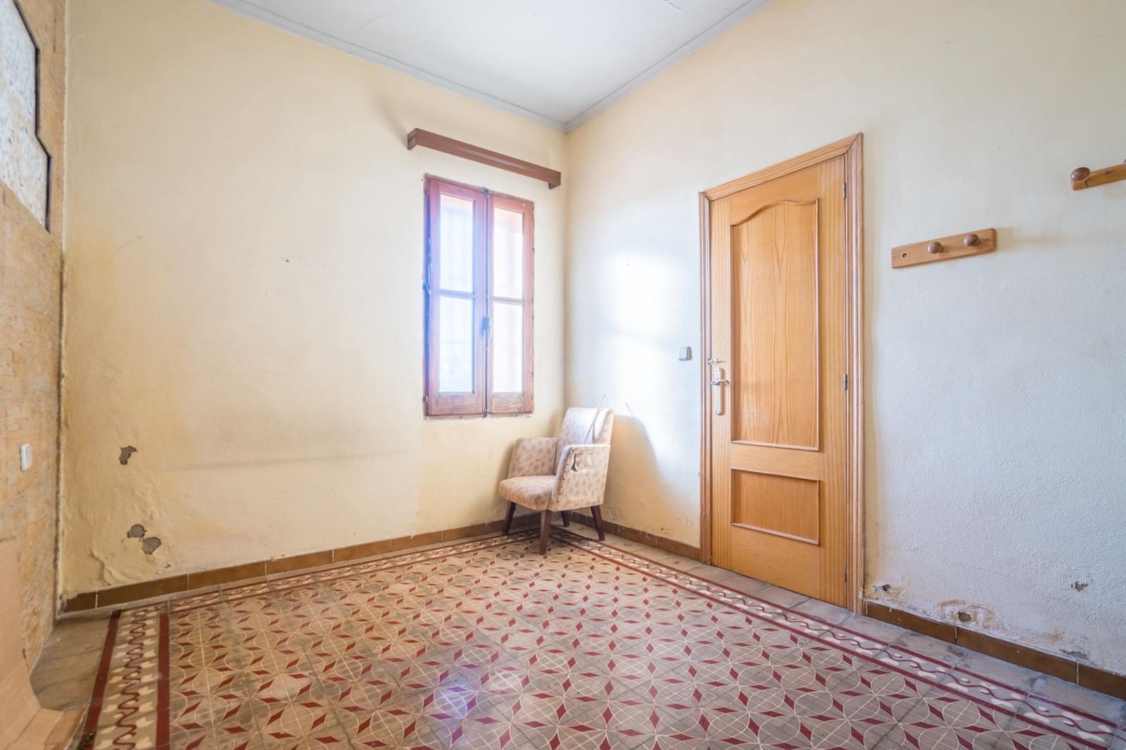 3 slaapkamer Huis te koop in Requena met garage - € 126.000 (Ref: 10180777)