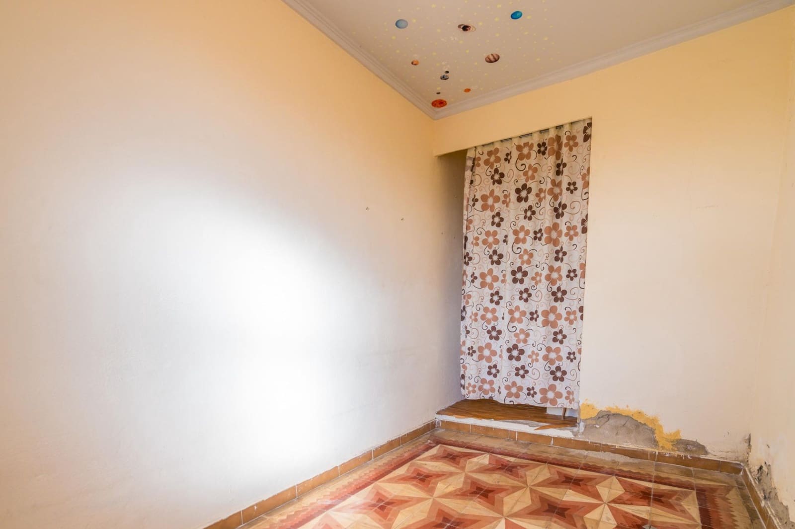 3 slaapkamer Huis te koop in Requena met garage - € 126.000 (Ref: 10180777)