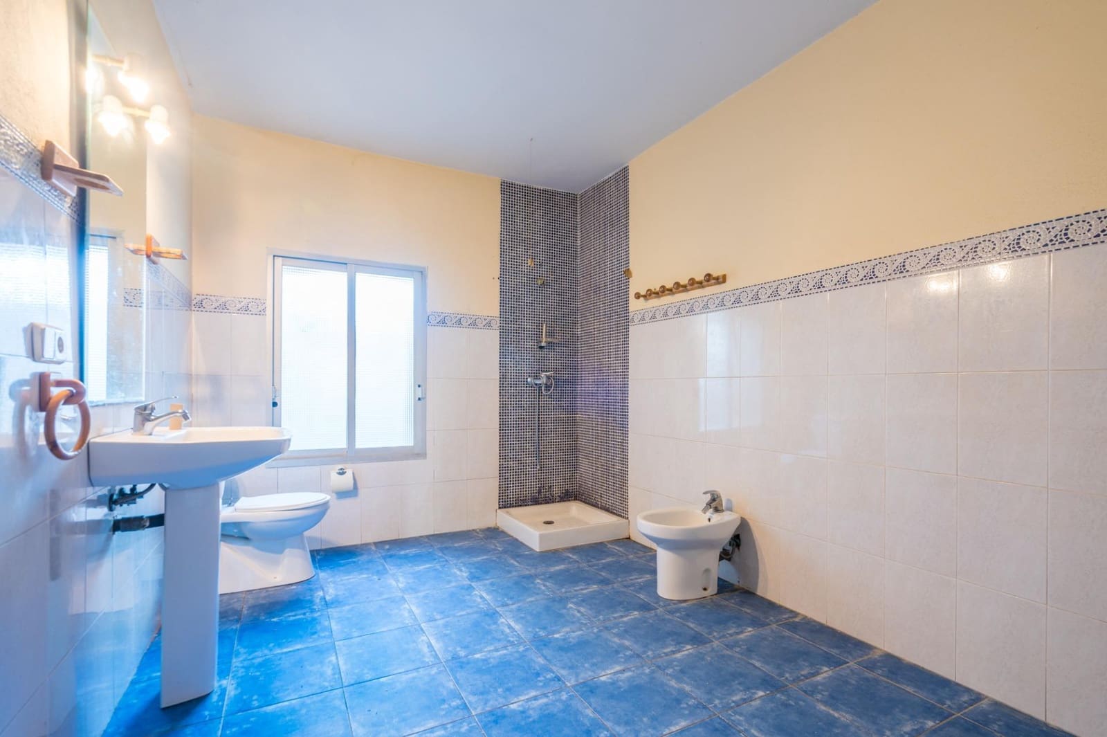 3 slaapkamer Huis te koop in Requena met garage - € 126.000 (Ref: 10180777)