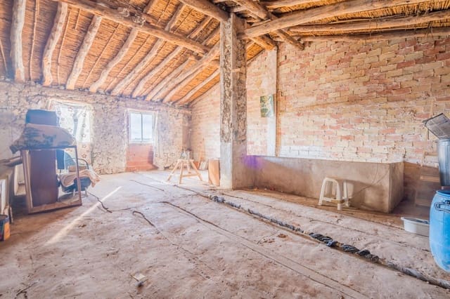 3 slaapkamer Huis te koop in Requena met garage - € 126.000 (Ref: 10180777)