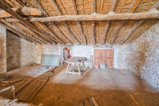 3 slaapkamer Huis te koop in Requena met garage - € 126.000 (Ref: 10180777)