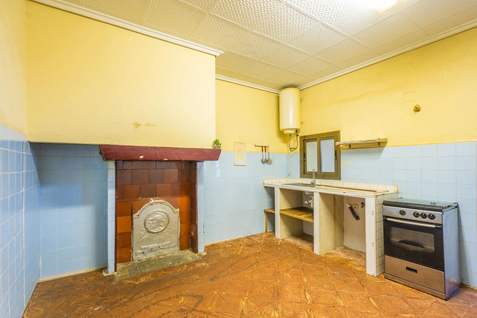 3 slaapkamer Huis te koop in Requena met garage - € 126.000 (Ref: 10180777)