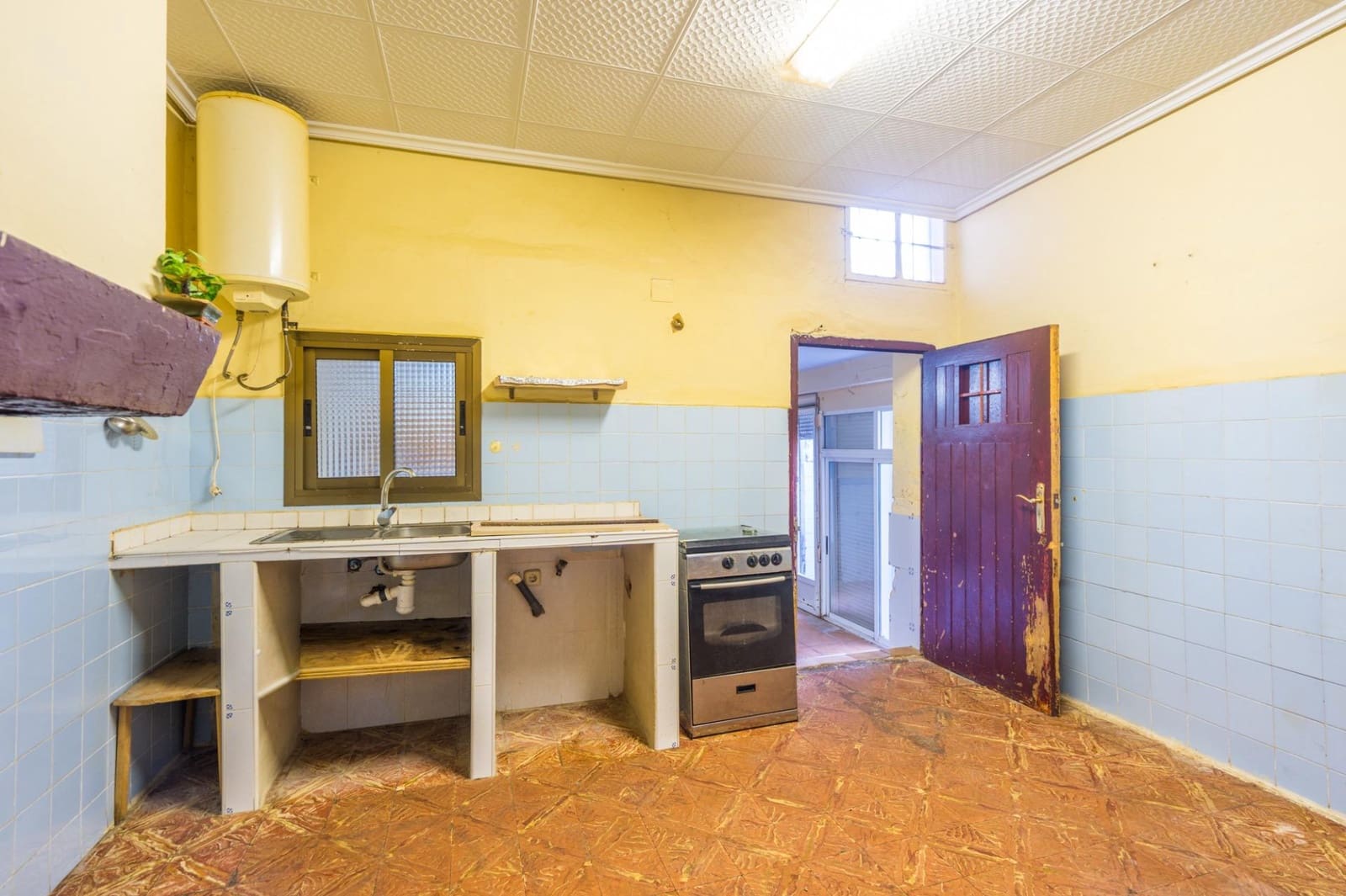 3 slaapkamer Huis te koop in Requena met garage - € 126.000 (Ref: 10180777)