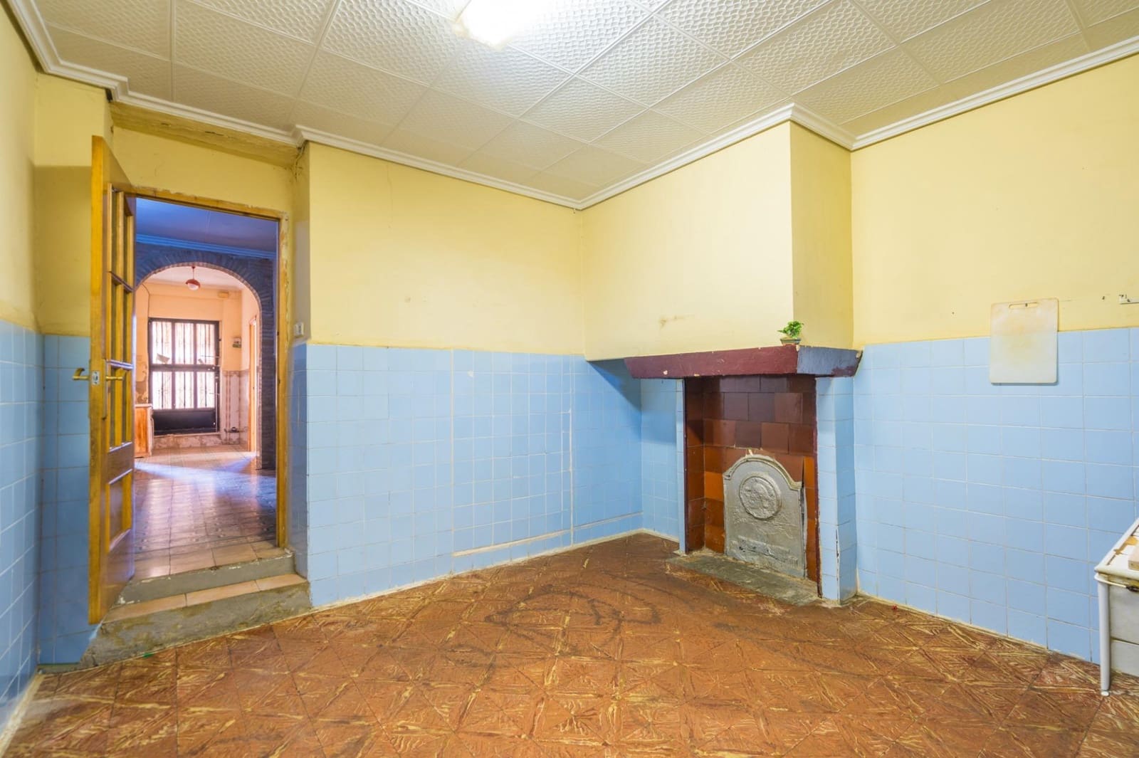 3 slaapkamer Huis te koop in Requena met garage - € 126.000 (Ref: 10180777)
